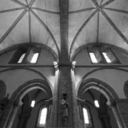 Gewölbe des Dom in schwarz/weiß
