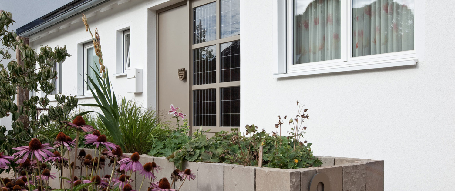 Haustür mit historischem Knauf